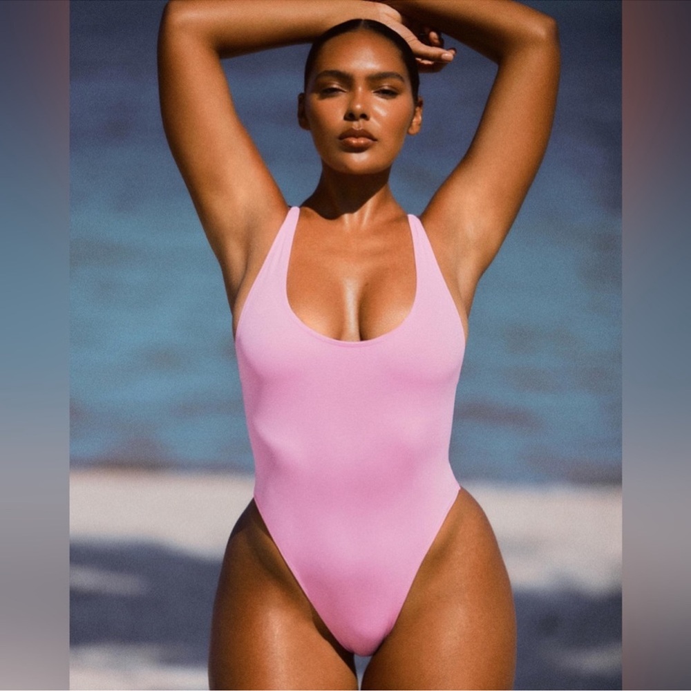 NWT SKIMS | One Piece Scoop Neck Swimsuit